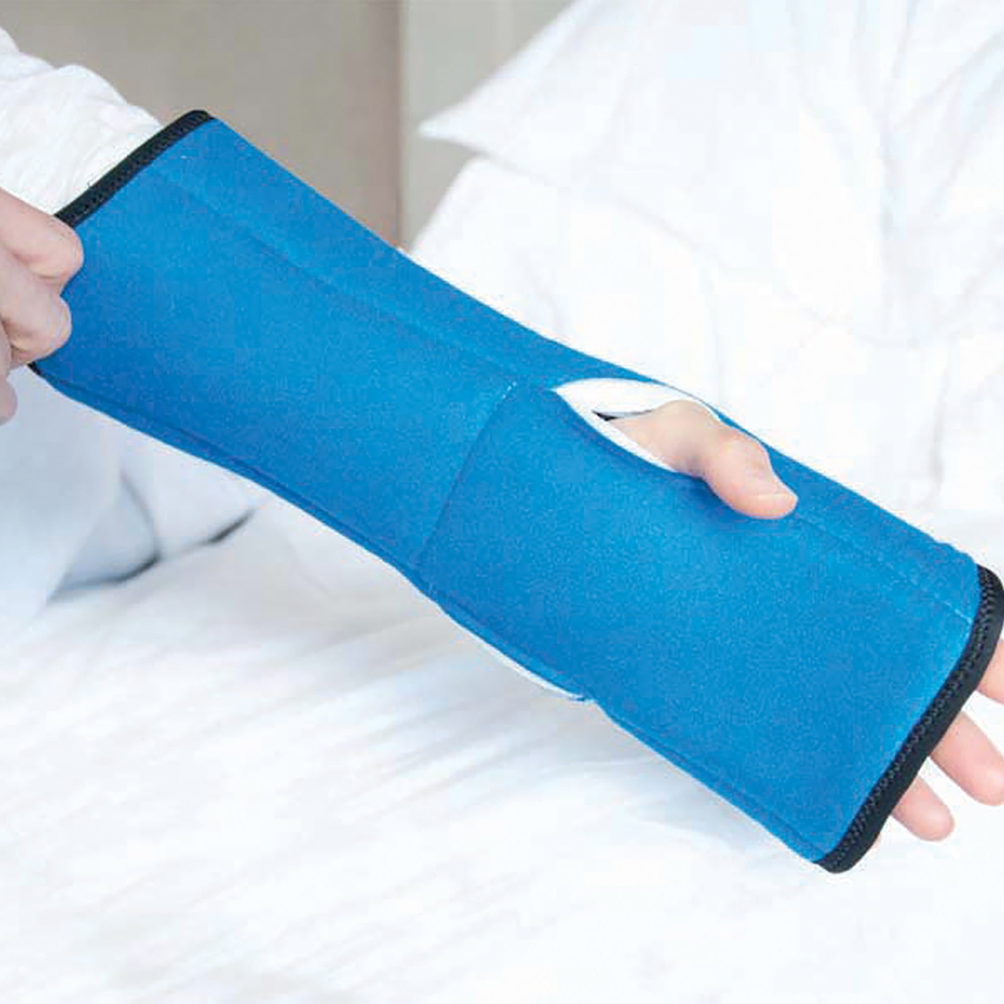 IMAK RSI Pil-O-Splint Wrist Splint, One Size Fits Most-Night Wrist Brace IMAK RSI Universal Pil-O-Splint ergoBeads / Foam / Polyflannel Left or Right Hand Black / Blue One Size Fits Most